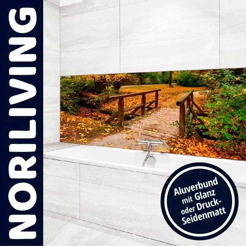 Moderne Badezimmerwandverkleidung mit einem Bild einer herbstlichen Brücke aus Aluverbund, erhältlich in Glanz oder Druck-Seidenmatt.