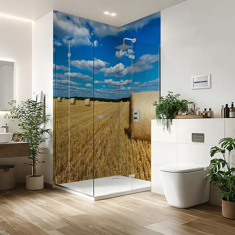 Glasdusche mit Weizenfeld-Motiv im Badezimmer