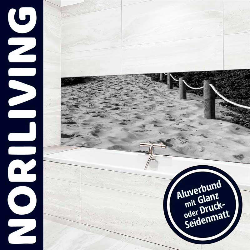 Edle Badezimmerverkleidung aus Aluverbund mit Glanz oder Seidenmatt von NORILIVING Badezimmer mit Aluverbund-Wandverkleidung in Glanz oder Seidenmatt von NORILIVING, zeigt Motiv eines sandigen Weges zu Strand
