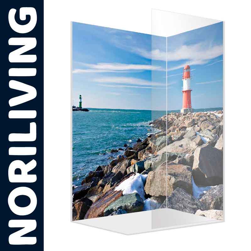Schutzwand mit Küstenansicht und Leuchtturm von Noriliving