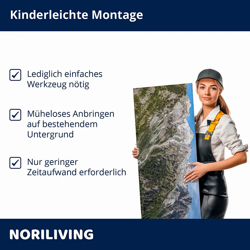 Frau hält Wandpaneel, einfache Montagehinweise