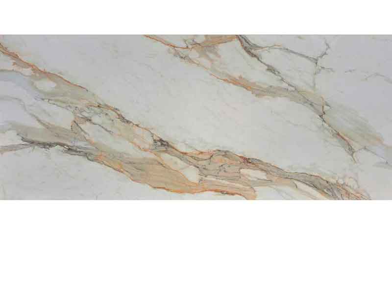 Detailansicht einer Marmorplatte mit goldenen und grauen Adern, ideal für elegante Inneneinrichtung