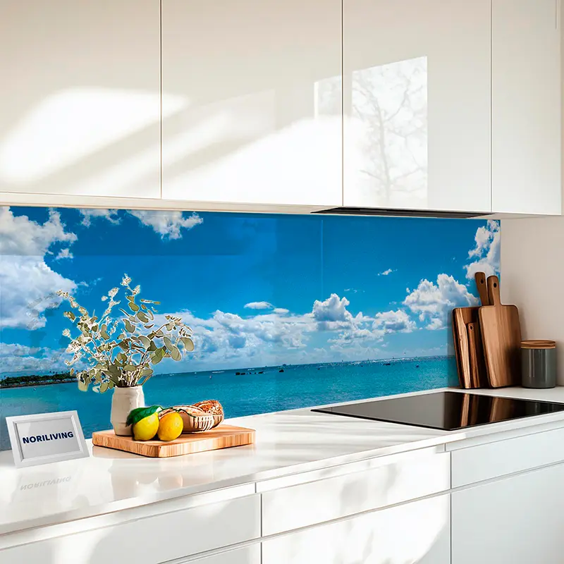 Küchenrückwand Echtglasoptik Profiline Panoramablick Strand mit Palmen und Stadt im Hintergrund 711