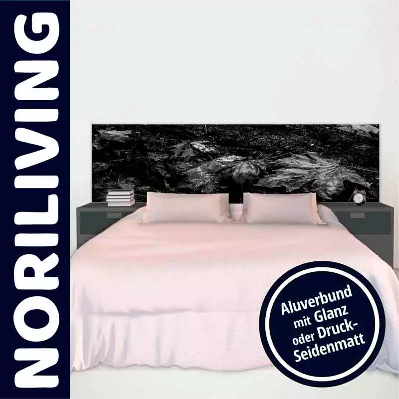 Schlafzimmer mit einem modernen Bett, weißer Bettwäsche und einem stilvollen Aluverbund-Kopfteil in Dunkeloptik