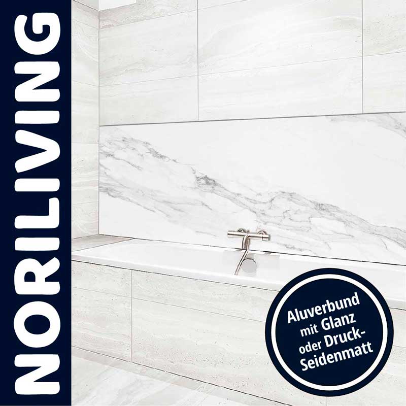 Elegante Badezimmergestaltung mit Aluverbundplatten in Marmoroptik und glänzender Oberfläche