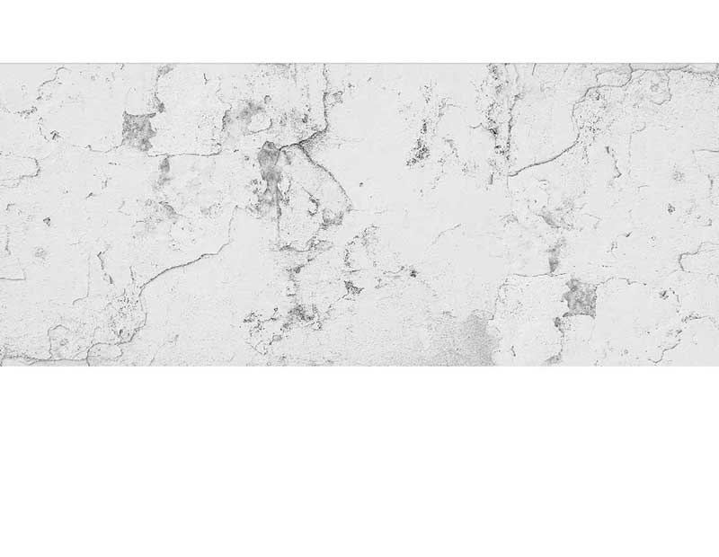 Nahaufnahme einer strukturierten weißen Wand mit sichtbaren Abblätterungen und Rissen