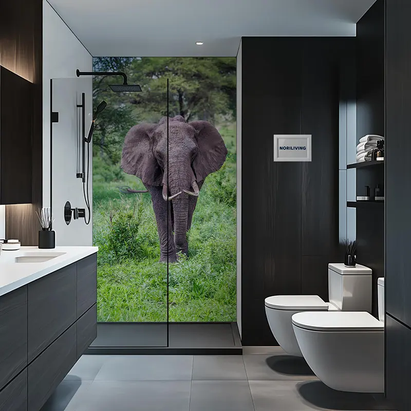 Modernes Badezimmer mit begehbarer Dusche und Elefant