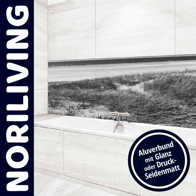 Elegante Badezimmerverkleidung mit Strandmotiv von Noriliving Elegantes Badezimmer mit einer Aluverbund-Wandverkleidung in Glanz oder Druck-Seidenmatt, die ein Strandmotiv zeigt, von Noriliving