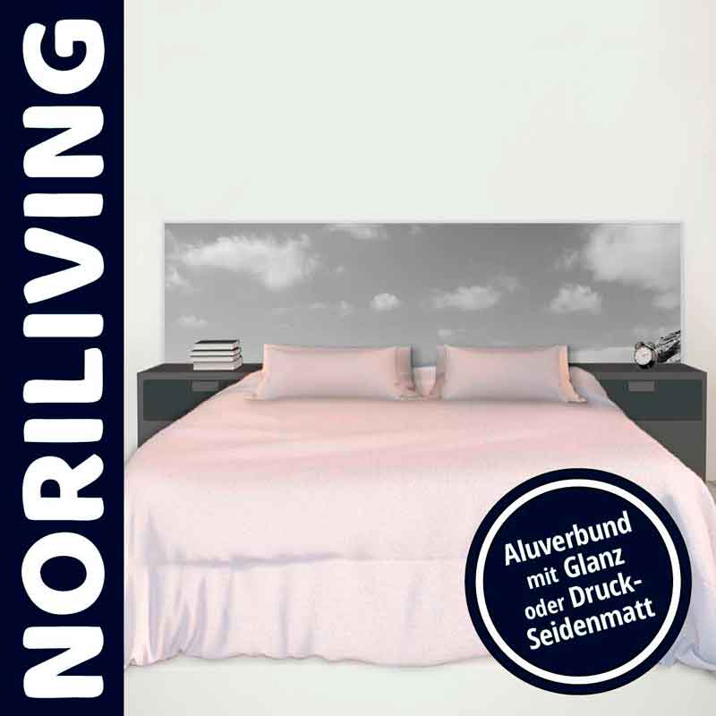 Moderner Schlafbereich mit fotorealistischem Kopfteil aus Aluverbund und stilvollen Nachttischen