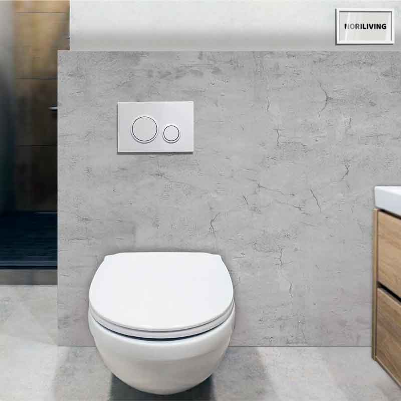 Modernes Wand-WC mit Betondesign, ausgestattet mit integrierter Spültaste, in einem stilvollen Badezimmer