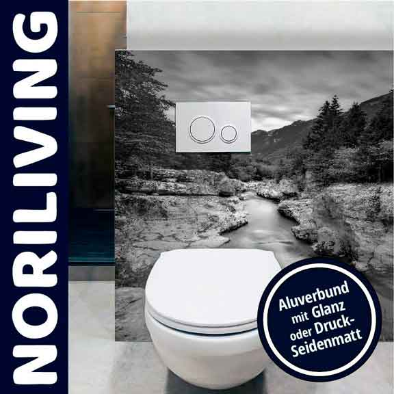 Toilettenrückwand im Badezimmer mit schwarz-weißem Landschaftsfoto und Beschriftung: Aluverbund mit Glanz oder Druck-Seidenmatt