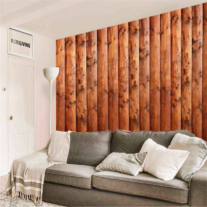 Gemütliches Wohnzimmer mit rustikaler Holzwandverkleidung, grauem Sofa und modernen Dekokissen