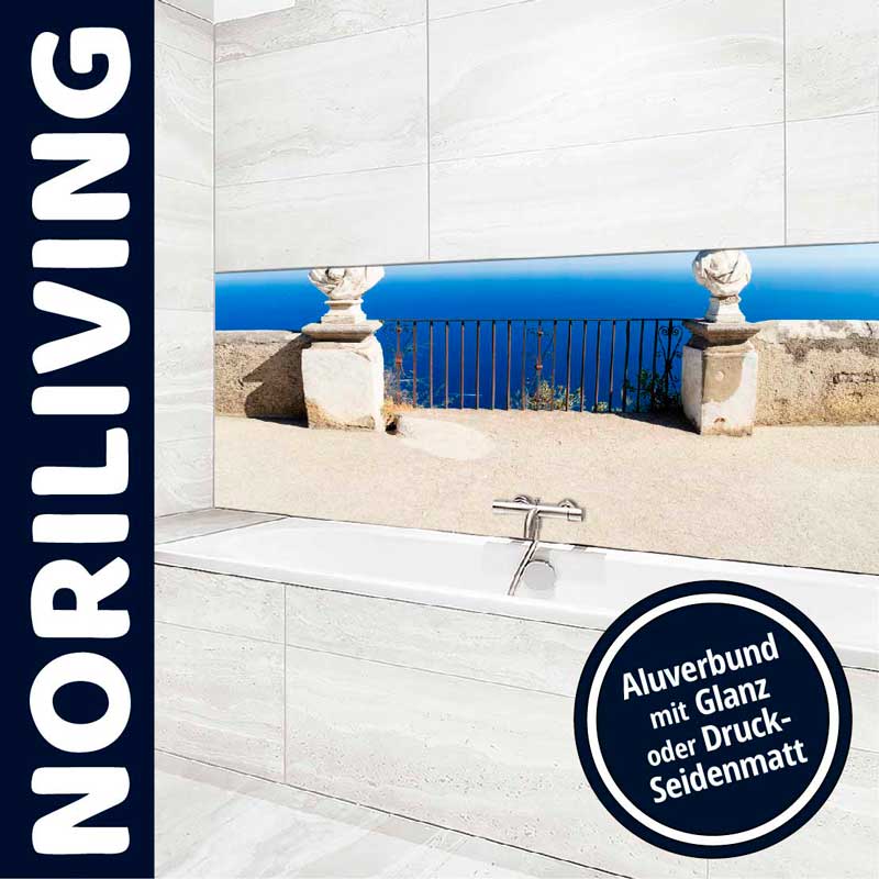 Moderne Badezimmergestaltung mit Aluverbundplatte in Glanzoptik Elegante Badezimmerwand mit Aluverbundplatte und mediterranem Motiv