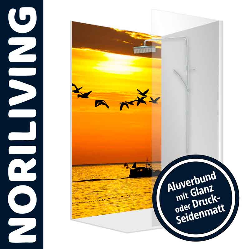 Duschwand von Noriliving mit einem beeindruckenden Sonnenuntergangs-Motiv; Aluverbund mit Glanz- oder Druck-Seidenmatt-Oberfläche.