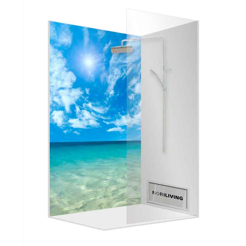 Duschwand mit integriertem Strand- und Meerespanorama und Duschkopf