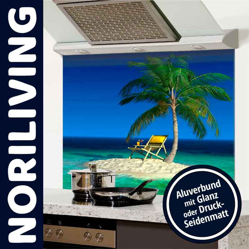 Küchenrückwand mit tropischem Palmenstrand und Liegestuhl als Dekoration von NORILIVING