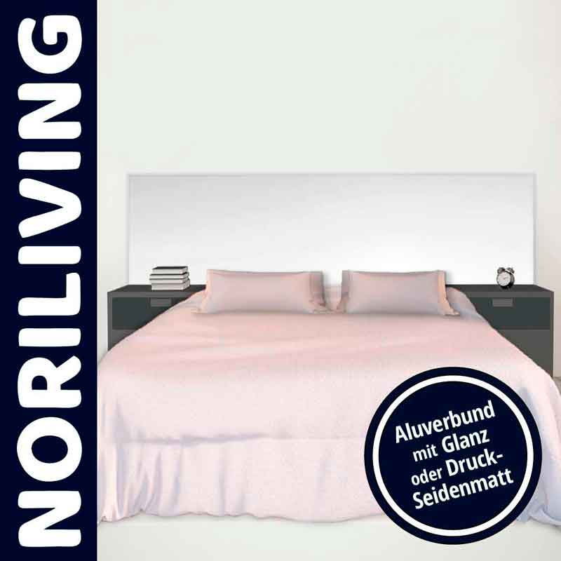 Schlafzimmer mit modernem Noriliving-Kopfteil, Bett mit rosa Decke, Nachttische und Dekoration