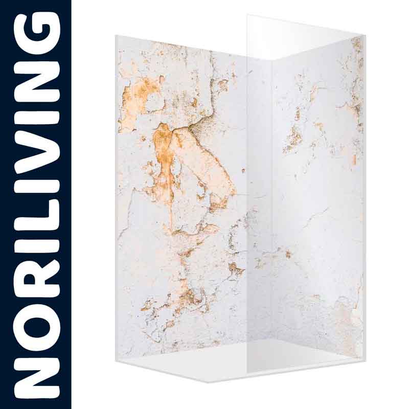 Duschwand mit Vintage-Muster und weißlichen, rostähnlichen Verfärbungen