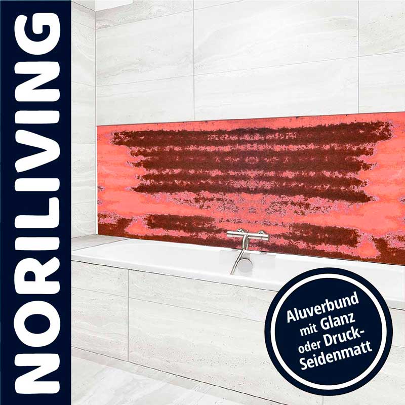 Elegante Badewanne mit roter Aluverbund-Rückwand und glänzender Oberfläche