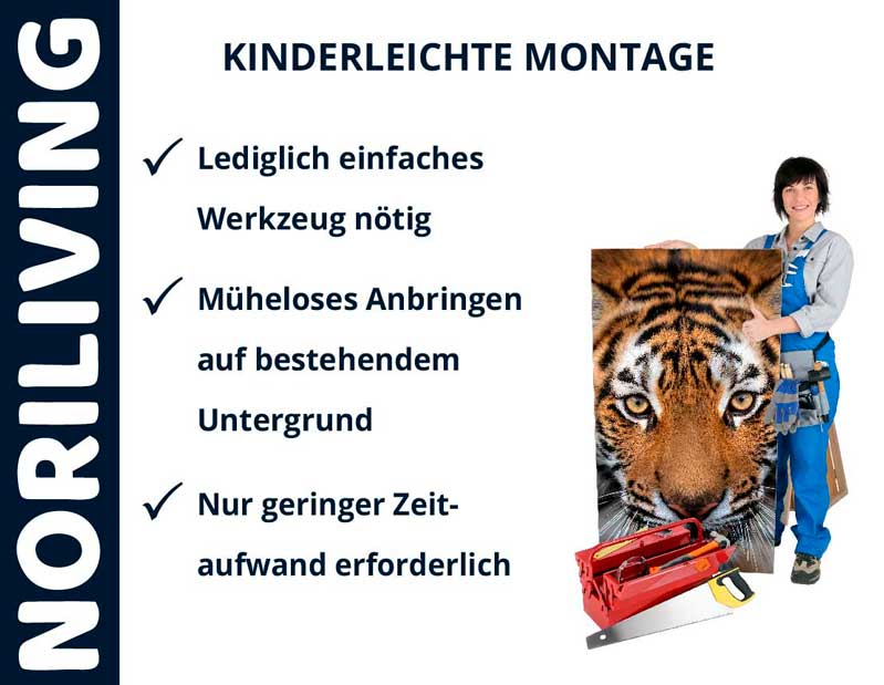Einfache Montage von Wandpaneelen mit Noriliving - Schnell und unkompliziert Mann präsentiert Noriliving Wandpaneel mit Tigerdesign, einfache Montage ohne spezielles Werkzeug
