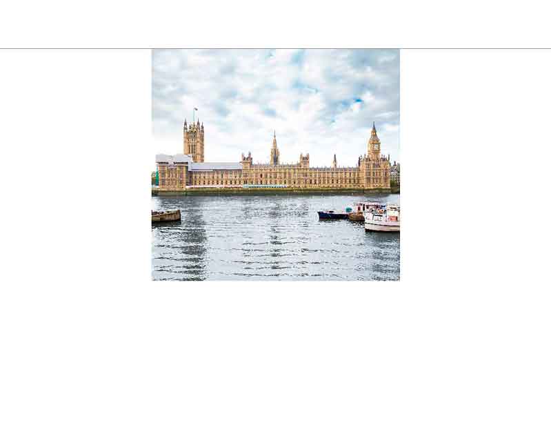 Blick auf den Palast von Westminster und die Themse, Boote auf dem Fluss