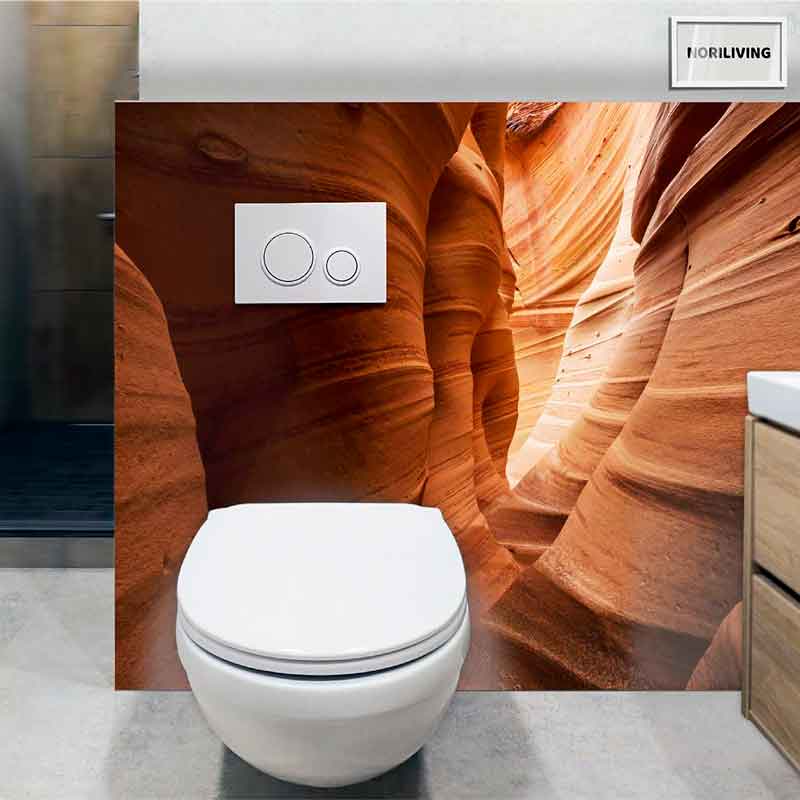 Moderne Toilette mit beeindruckendem Canyon-Wandbild