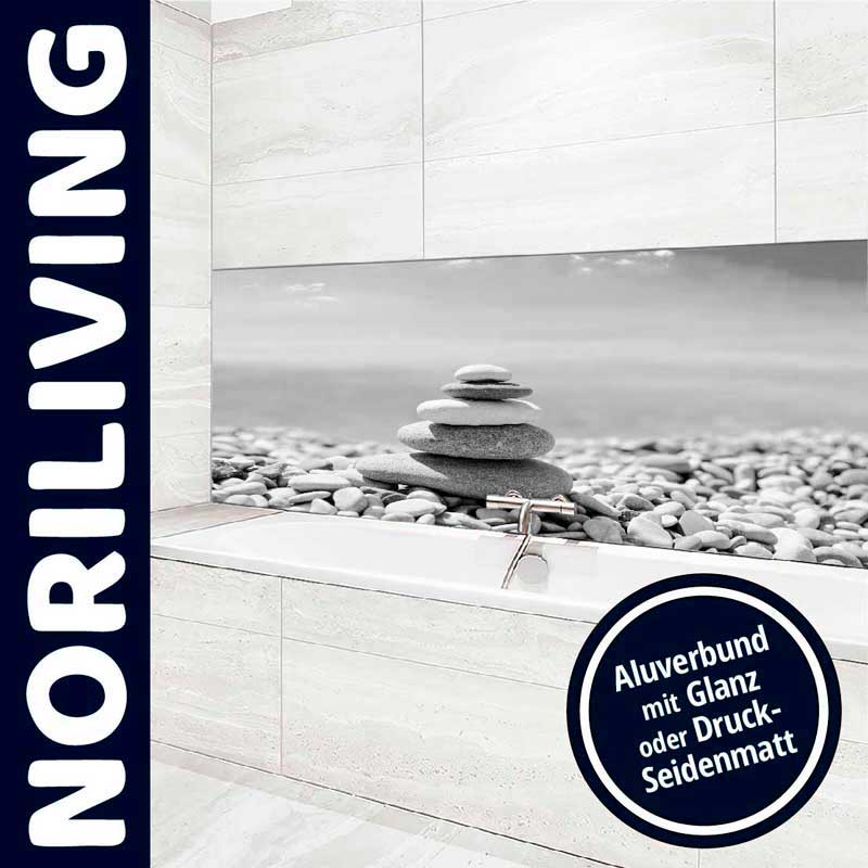 Ein modernes Badezimmer mit einer Badewanne und einem Wandbild, das eine Zen-Steinlandschaft zeigt, erhältlich in Glanz oder Druck-Seidenmatt von Noriliving.