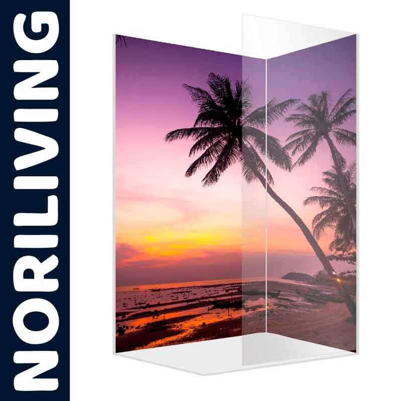 Bild eines dekorativen Raumteilers mit einem Palmen-Motiv bei Sonnenuntergang, angeboten von Noriliving