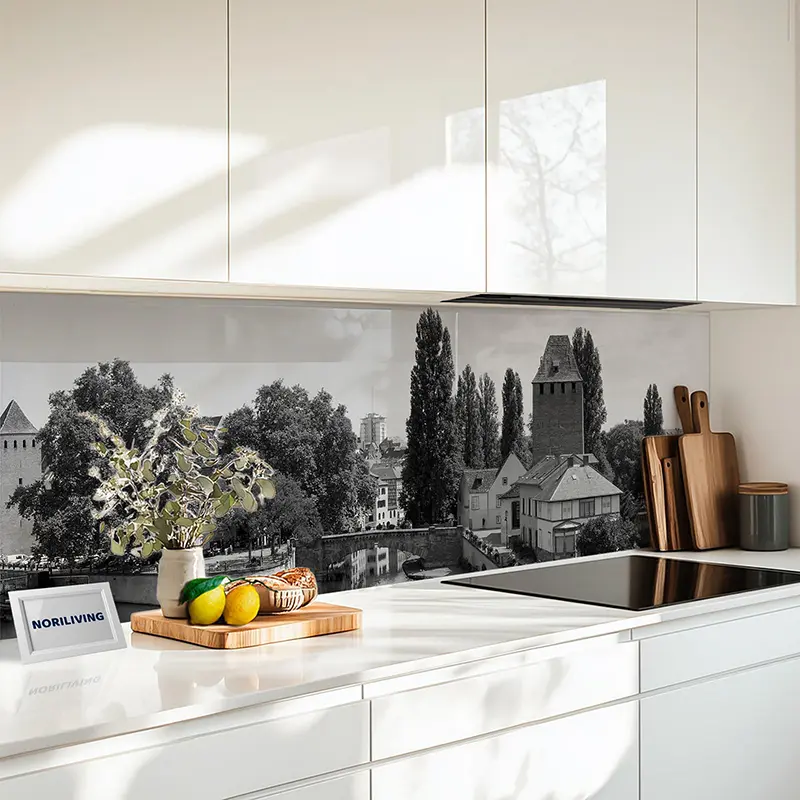 Küchenrückwand Glas Blick auf Petite France und die Ponts Couverts in Straßburg 860 schwarz-weiß