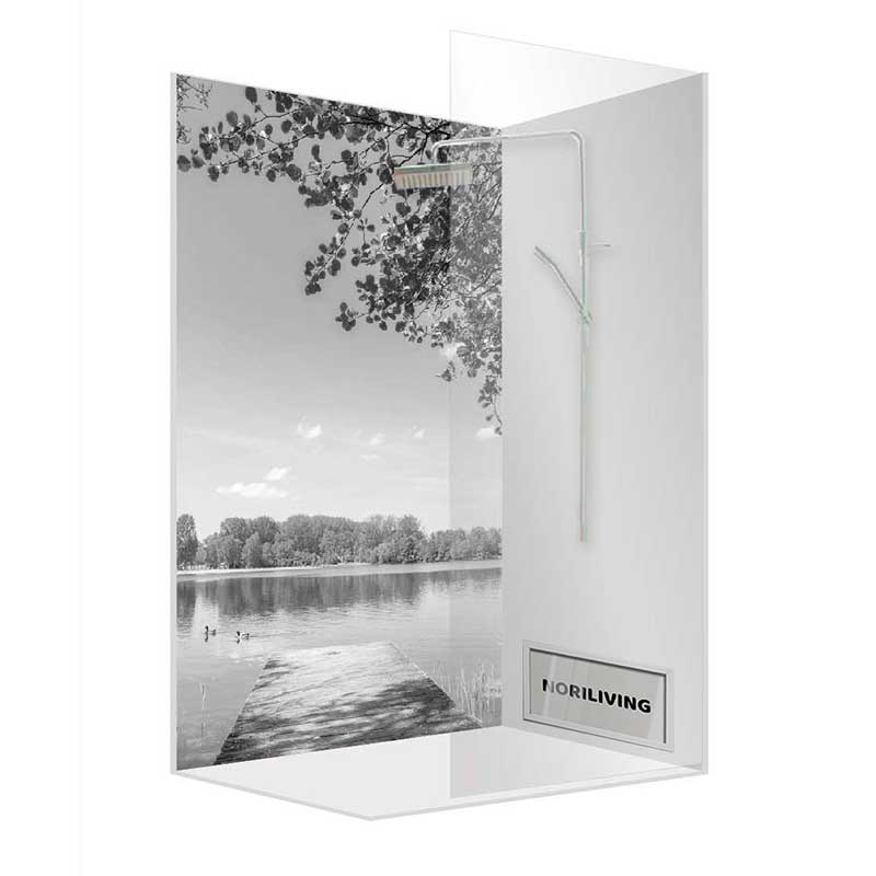 Moderne Duschkabine mit Naturmotiv und Glaswänden Duschkabine mit Glaswänden und Naturmotiv, das einen See und Bäume zeigt