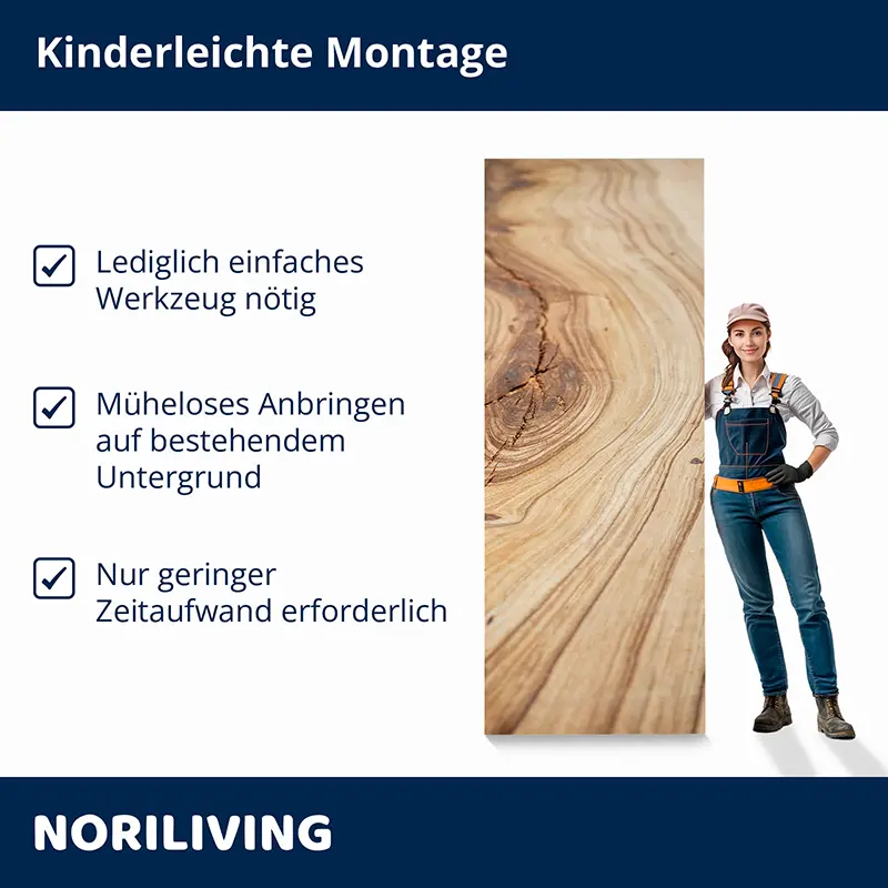 Frau neben Holzpaneel und Montagehinweisen