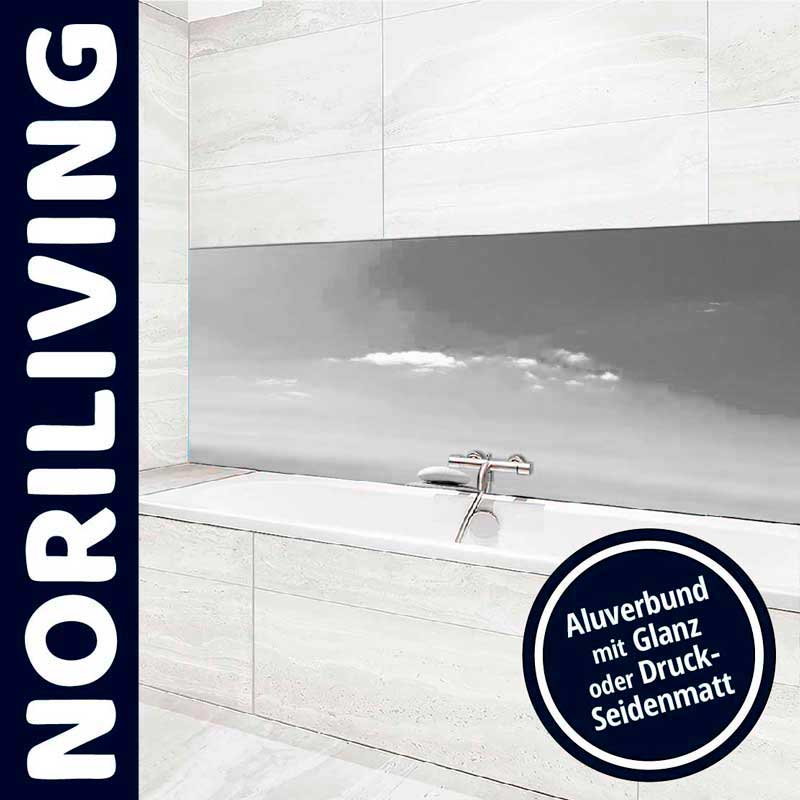 Badezimmer mit moderner Aluverbundrückwand von Noriliving, erhältlich in Glanz oder Druck-Seidenmatt