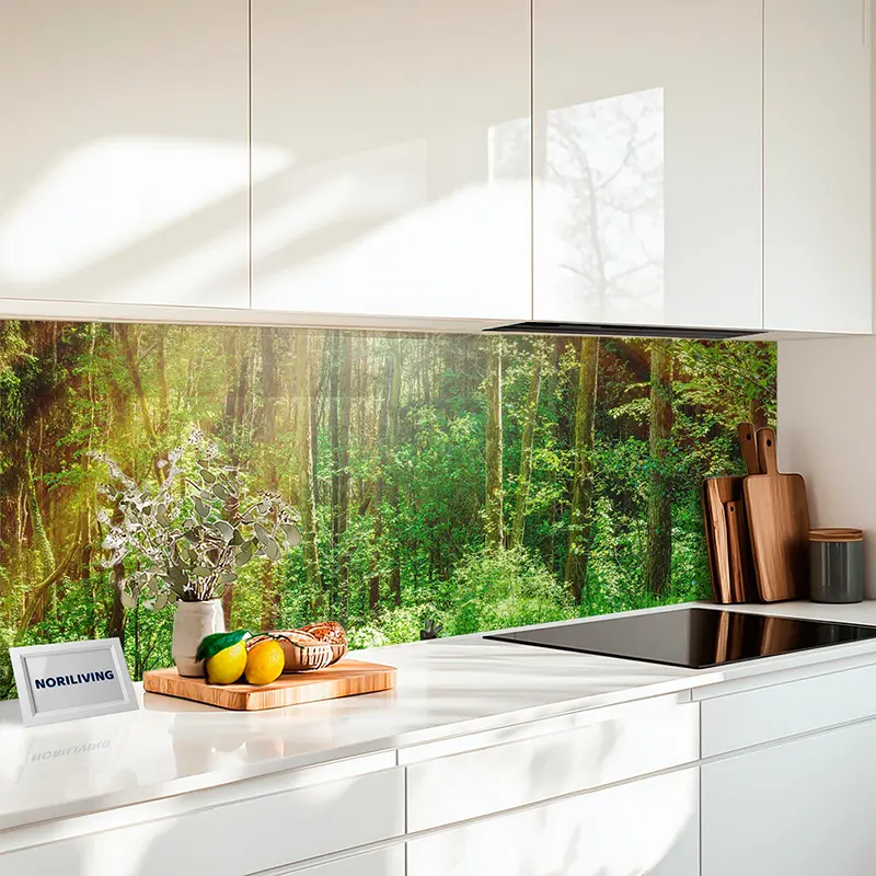 Fliesenspiegel Alu Grüner Wald im Sonnenlicht 084