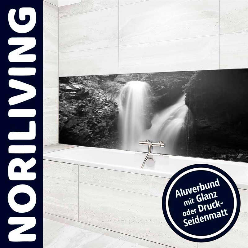 Eleganter Badbereich mit Wasserfall-Wandpaneel auf Aluverbund: Glänzend oder seidenmatt erhältlich Bad mit Wasserfall-Wandpaneel aus Aluverbund mit wählbarem Finish in Glanz oder Druck-Seidenmatt