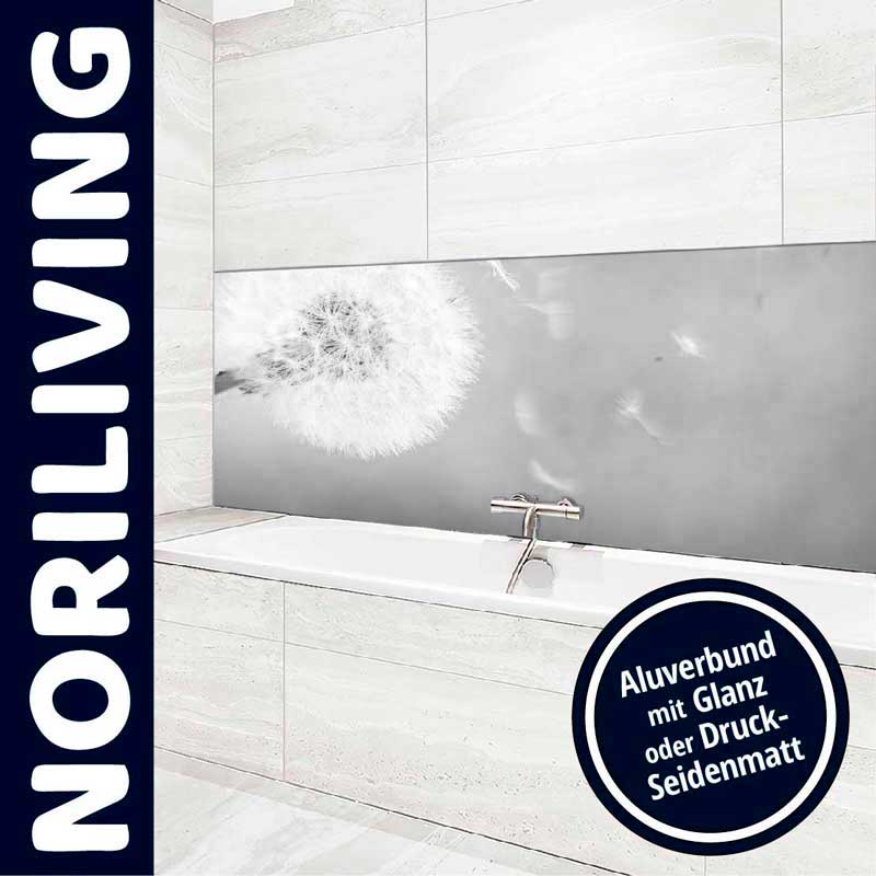 Modernes Badezimmer mit weißer Badewanne und stilvoller Aluminium-Verbundplatte mit Pusteblumenmotiv.