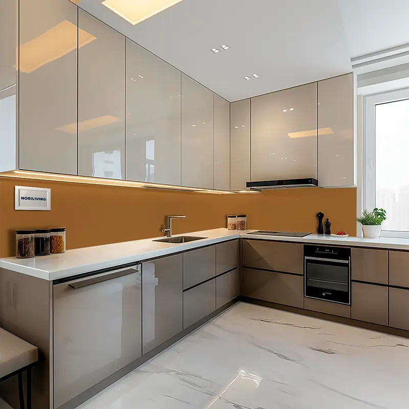 Elegante L-förmige Küche mit Hochglanzfronten