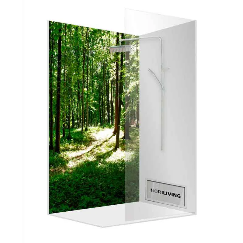 Duschrückwand mit Waldmotiv und Regenduschkopf