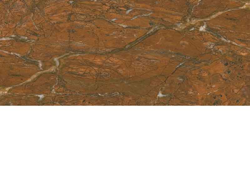 Detailansicht einer braunen Marmorplatte mit einzigartiger Maserung und goldenen Adern.