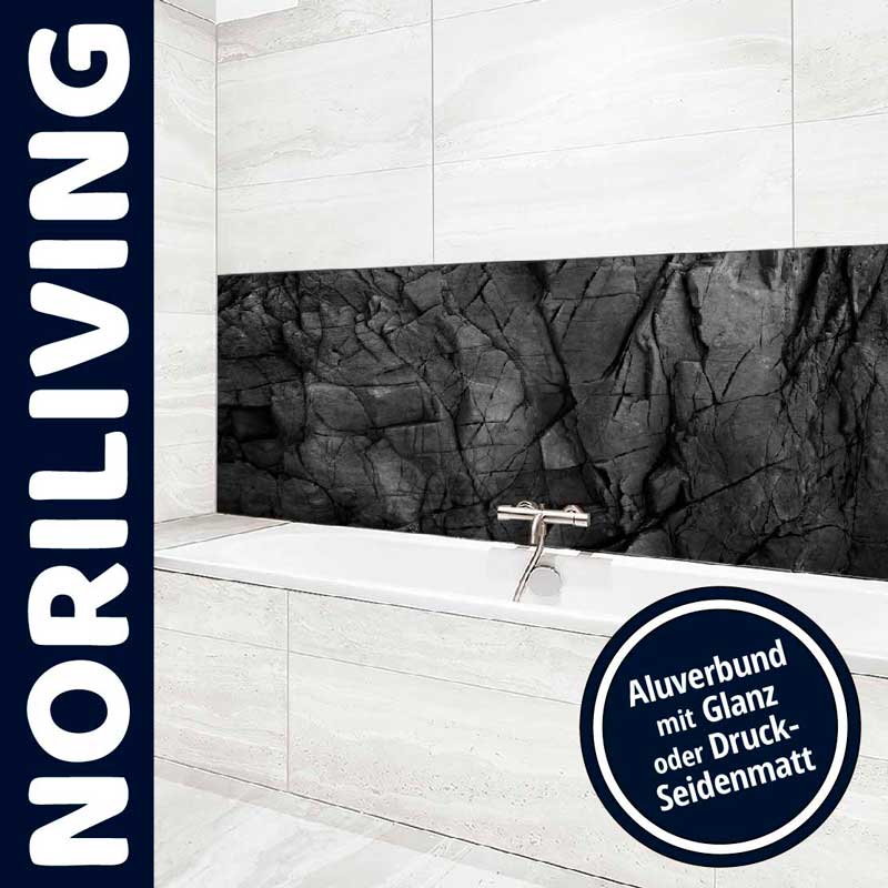 Badezimmer mit Aluverbund Wandverkleidung von Noriliving in Steindesign hinter einer Badewanne