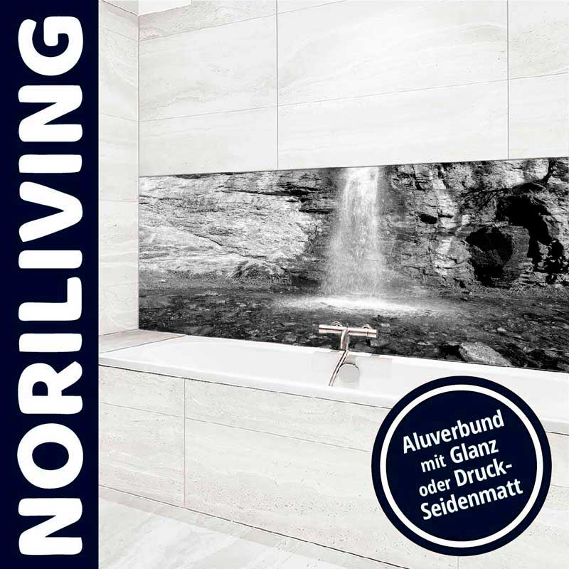 Modernes Badezimmer mit Wasserfallbild auf Aluverbundplatte, verfügbar in Glanz oder Druck-Seidenmatt, von Noriliving