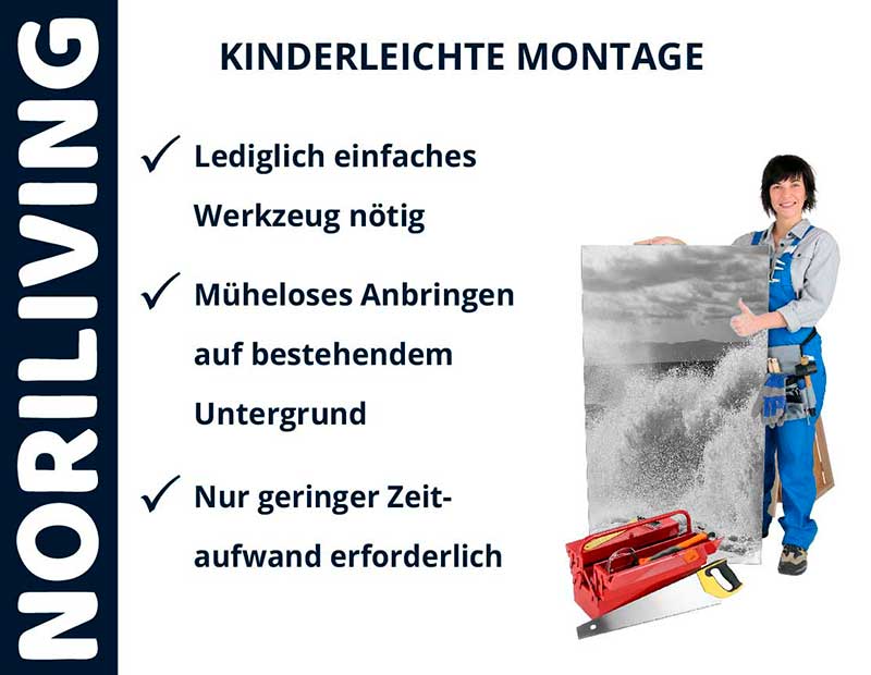 Frau zeigt auf ein Schild mit Anleitung zur einfachen Montage von NORILIVING-Produkten; leichtes Anbringen mit wenig Werkzeug und Zeit