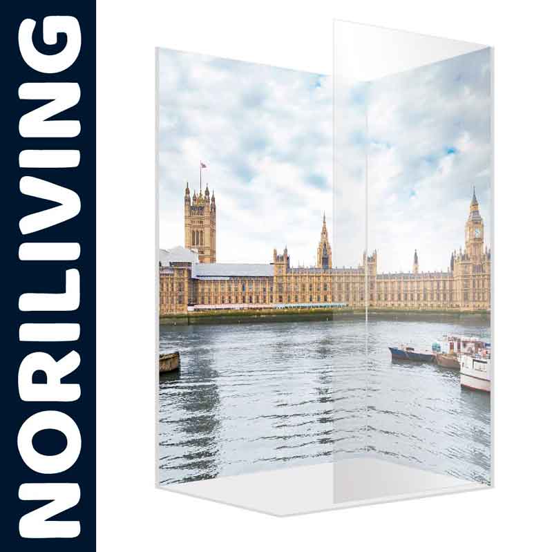 Raumteiler mit Fotomotiv der Houses of Parliament und Big Ben, aufgestellt am Flussufer