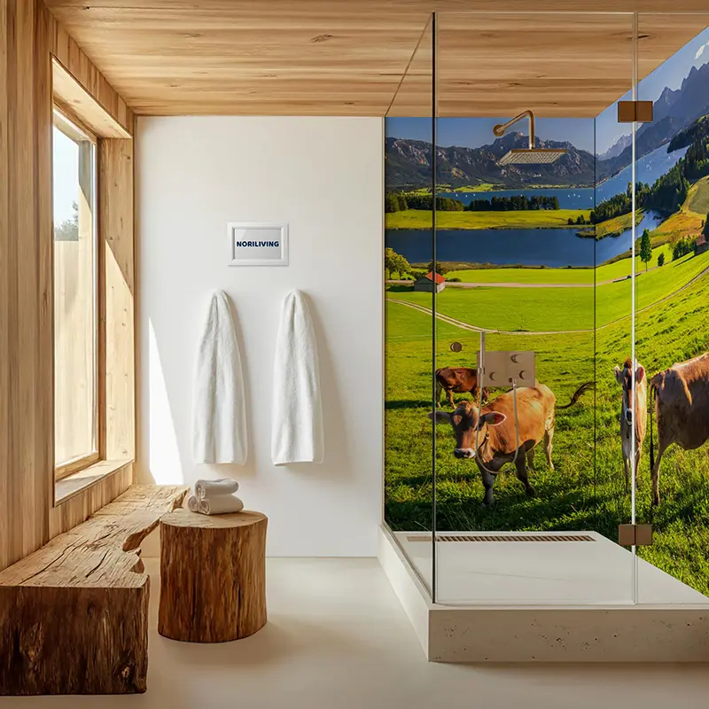 Modernes Bad mit Glasdusche und Kuh-Wandbild
