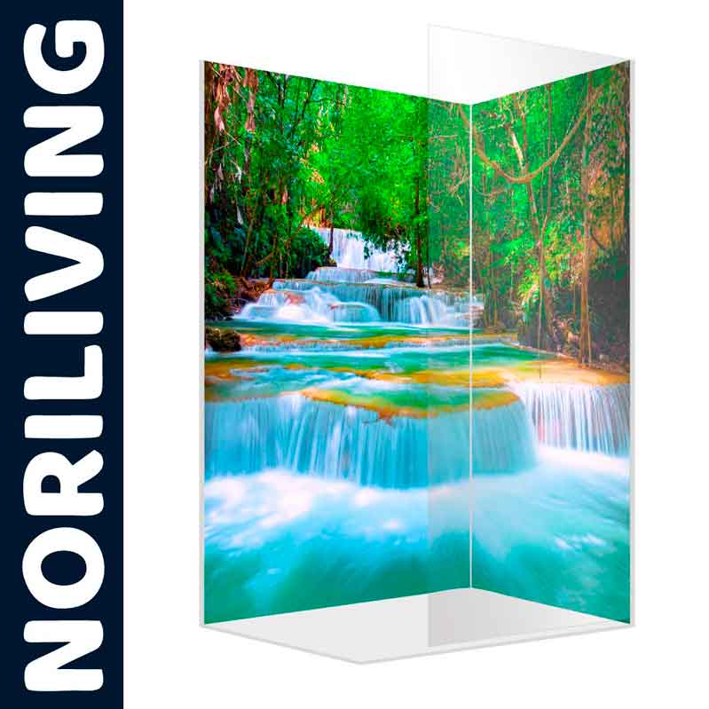 Duschabtrennung mit Wasserfall-Motiv, umgeben von üppiger Natur, von der Marke NORILIVING