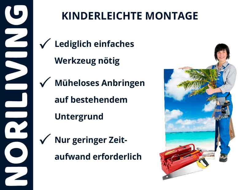 Mann zeigt die kinderleichte Montage eines Strandbildes mit Noriliving, benötigt nur einfaches Werkzeug und wenig Zeit.
