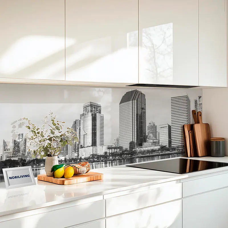 Fliesenspiegel Alu Spiegelung der Wolkenkratzer im Benchakitti-Park Bangkok Thailand 064 schwarz-weiß