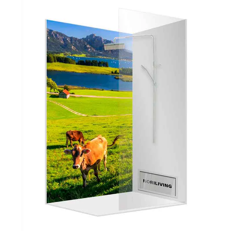 Duschrückwand Motiv Kuh auf grüner Wiese