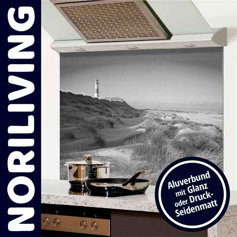 Küchenrückwand aus Aluverbundmaterial mit Leuchtturmmotiv, geeignet für Glanz oder seidigmattes Finish, präsentiert in einer modernen Küche.