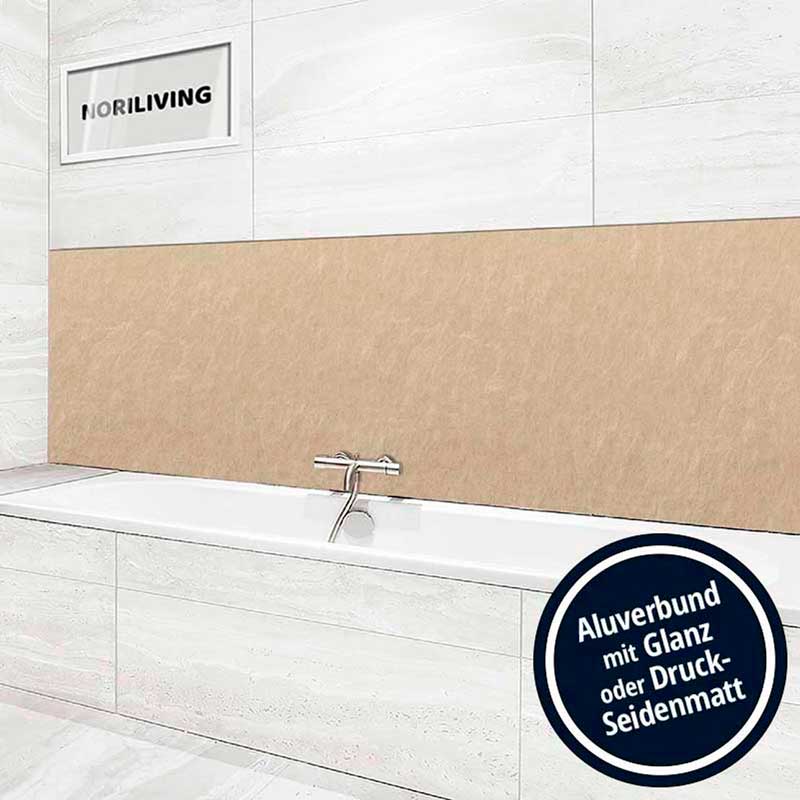 Badezimmer mit eleganter Wandverkleidung aus Aluverbund in Naturtönen. Luxuriöse Badgestaltung mit glänzendem oder seidenmattem Finish.
