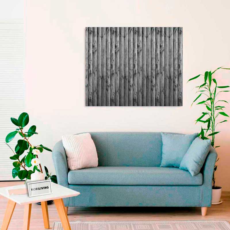 Minimalistisches Wohnzimmer mit hellblauem Sofa, grauem Wandbild und Zimmerpflanzen